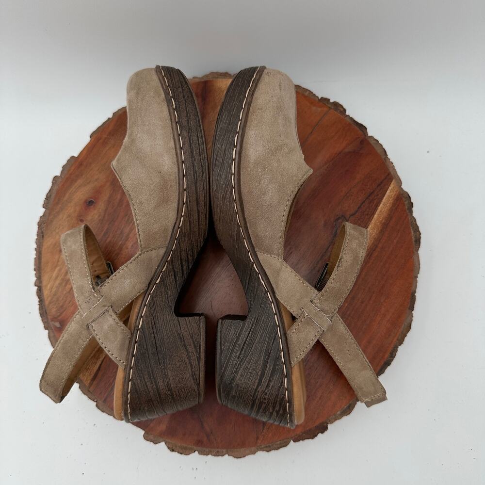 BOC Born Concept Low Heel Suede Clog Sandal Tan Beige Size 8 EUC Boho Coastal - Picture 5 of 11